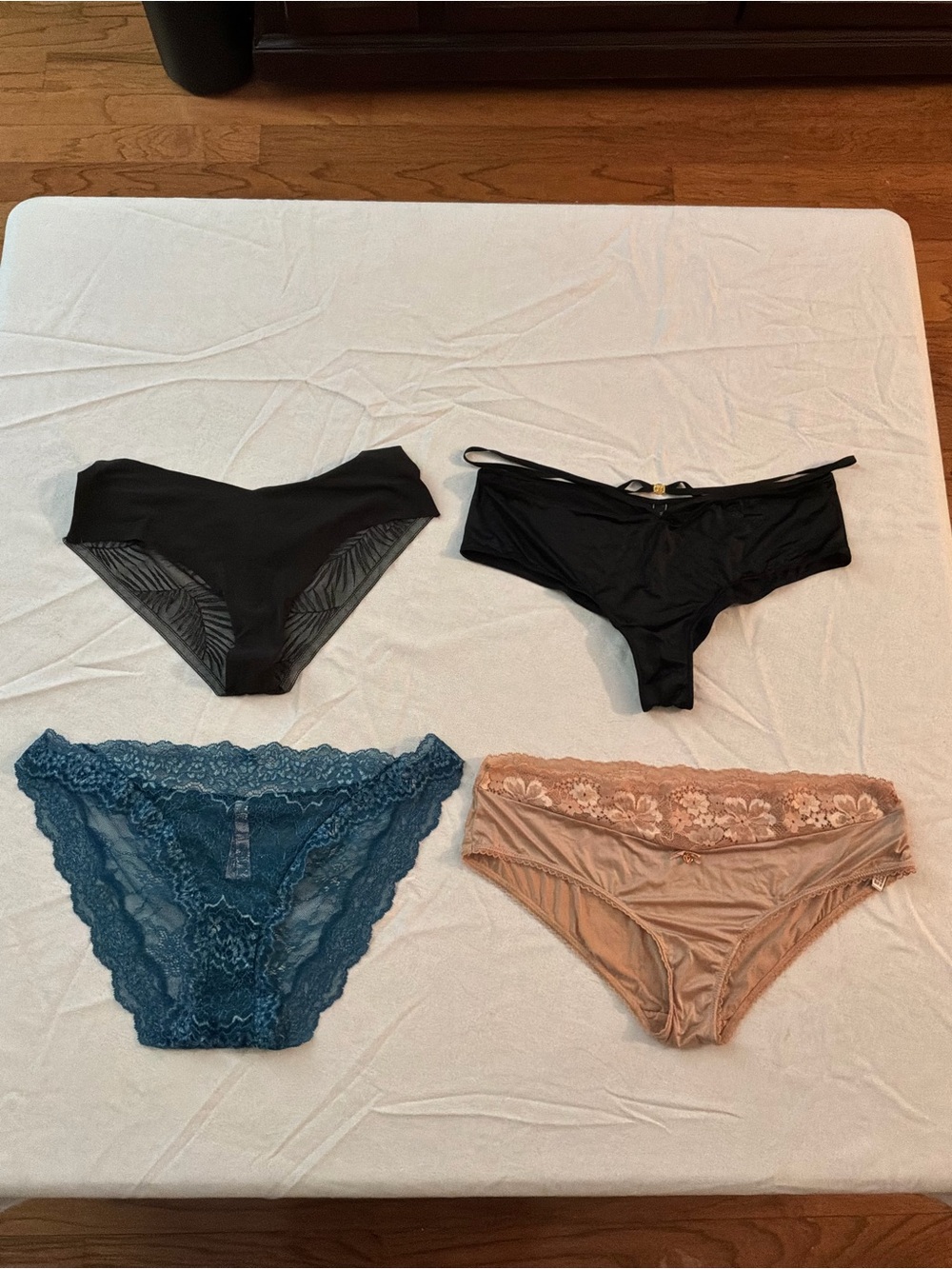 ******* Victoria's Secret Teal Lace Bikini Brief b4 *******